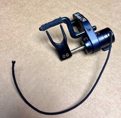 QAD Ultrarest Hunter Right Hand Full Containment Drop-Away Arrow Rest Black RH