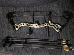 Bear Archery Vast RH Compound Bow 70lb 24-31in DL 31in Camo/Black