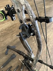 Hoyt Carbon Element G3; RH, 60-70lb. 28.5”; 29”, 29.5”; 30” DL; RKT; NEW String.