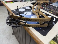 Hoyt Carbon RX-9 Bare Bow 60-70# RH 27.25-28inch Draw