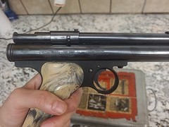 Crosman «150» «22 Cal» Pellgun With Steel Taget Case