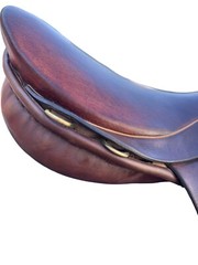 Barnsby Leng 19″ Made in England with a deep seat and adjustable stirrup bars.