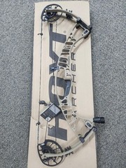 Hoyt VTM 34 HBX Pro Right Hand Buckskin 70 lbs 29 Inch draw New in the box !!!!