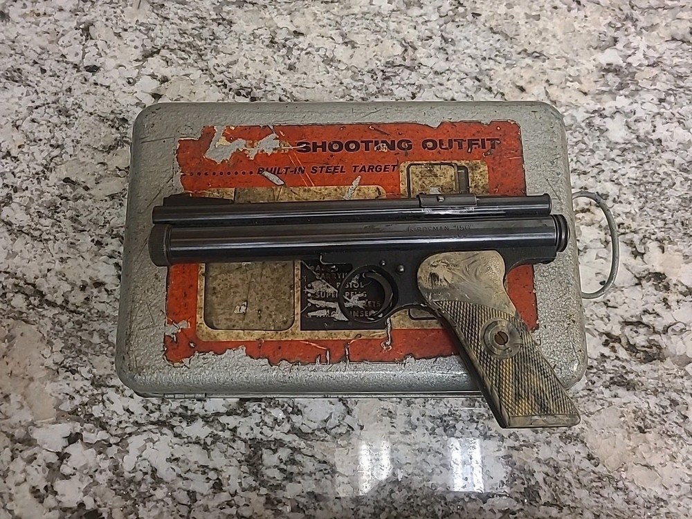 Crosman «150» «22 Cal» Pellgun With Steel Taget Case