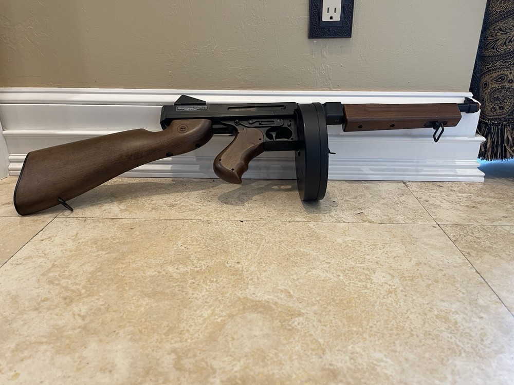 Thompson Submachine Air Gun 45MIAl No.1244194 in Black and Imitation Wood BB Gun