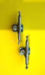 Dynamic Trucks (36mm) blue and silver, New Hardware