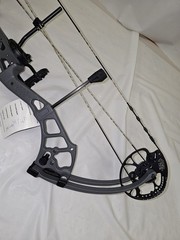 PSE Brute Force Lite Bow Package 40 – 70lbs/25″ – 31″/Charcoal