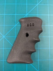AirGun Designs wraparound molded «battle» grips. Fit standard Mag frames. RARE!