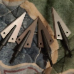 Broadhead Arrow Tips Set Silver Black Lot of 4