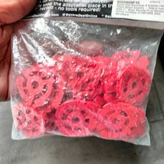 (100) Red Flat 45 RPM Record Adapters – Snap-in for 7″ Records