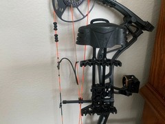 Bear Resurgance compound bow right hand 70# Seller Pays shipping