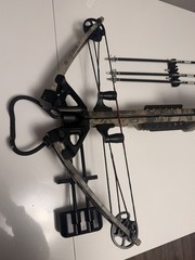 Kronicle Camouflage Crossbow with 4×32 Scope & 3 Carbon 20″ Crossbolt Arrows