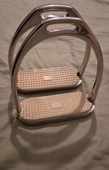 Fillis Metal English Stirrup Irons 4.75 inches – Silver Color w/ White Treads