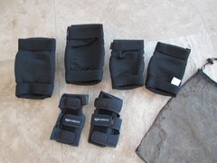 Amazon Commercial adult size M knee, elbow, wrist pads, 3 in 1, NWOT