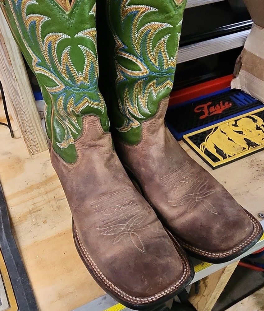 Tony Lama Boots Men’s 9D Western Cowboy Boots Brown Foot Green Embroidered Shaft
