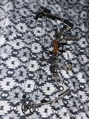 Mathews Outback Compound Solo Cam Bow Camo 70lbs Draw Weight 28” 80%/27.5” 65%