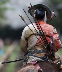 Japanese Samurai Kari-Ebira Quiver, Rare Vintage Yazutsu, & 4 Bamboo Arrows Set