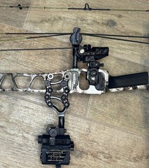 Mathews Halon 32 6 Compound Bow, Hunt Ready, Complete, Extras, LH 60-70lbs