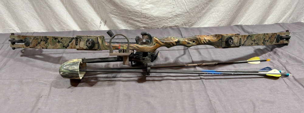 Martin Archery Lynx M7 Mossy Oak Compound Bow 3x Carbon Arrow Shafts