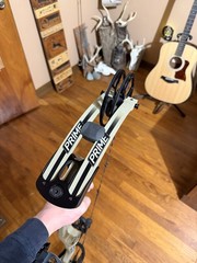 ’19 Prime Logic CT5 Compound Bow 65lb 28in Right Hand Beige Black w/ Accessories