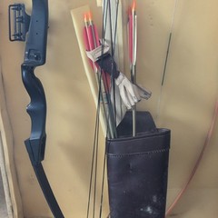 Black Recurve Bow 30lb 28in 60in Fiberglass RH Target w/ Quiver & Arrows