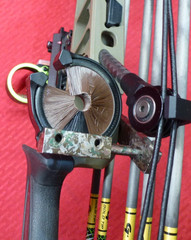 MATHEWS V3X 29” RH COMPOUND BOW 60-70 LB, SIGHTS, QUIVER, NICE SHAPE
