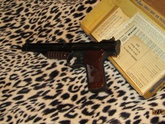 BENJAMIN 130 AIR PISTOL rare Bakelite Grips + Box/Papers VERY COLLECTIBLE BB GUN