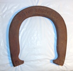 One Old Vintage Heavy 2-1/2 POUNDS Metal TOP RINGER HORSESHOE #2