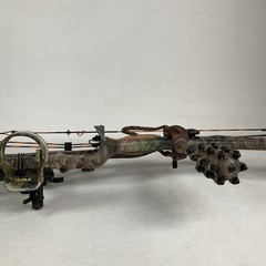Hoyt Trykon XL (75th Anniversary) RH Camo Weight 60 lbs-70 lbs Freedom SKB Case