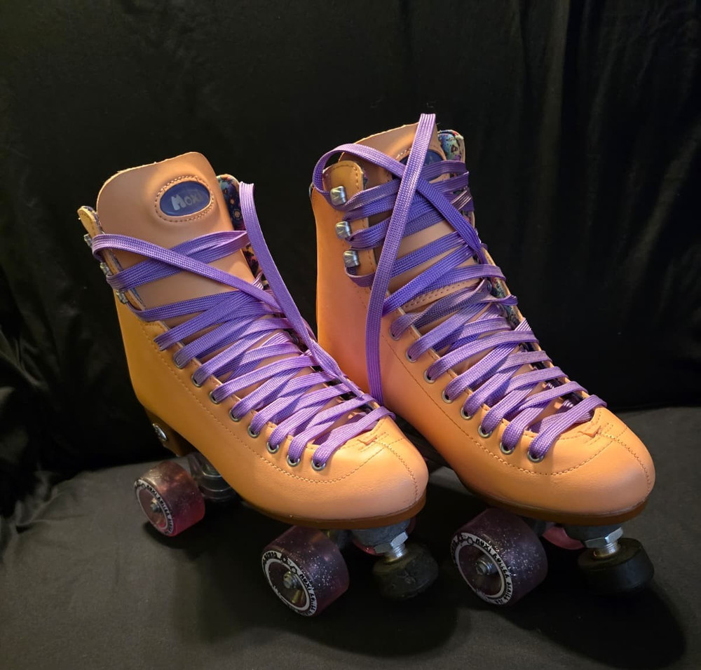 Moxi Beach Bunny Roller Skates Peach Blanket Size 8 Quad Skates Purple Wheels