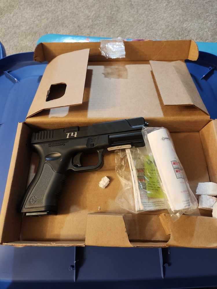 Vintage Black Crosman T4 CO2 Powered Air Pistol remanufactured In The Box New