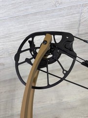 Hoyt RX-9 Left Handed 60-70# Bourbon with Accessories