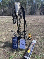 Barnett Quad 400 Camo Crossbow Scope Quiver Bolts Cocking Device Broadheads Wax