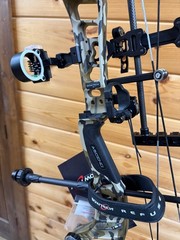 New Bowtech Ascend RH 70lb Bottomland W/ DLX Deluxe Upgraded Hunting Package