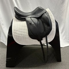 PRICE DROP! Used Voltaire Adelaide – Size 17.5″ Dressage Saddle Black