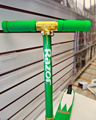 2019 SDCC Razor MMPR KICK SCOOTER (Green Ranger) Mighty Morphin Exclusive Unused