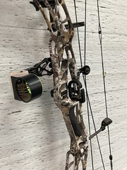 Hoyt Alpha X 33, RH, In Elevated 2 camo, 60-70 lbs