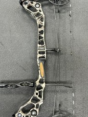 Mathews Halon 6 RH Compound Bow – Draw Weight 70lbs – Draw Length 31 (PD1125377)