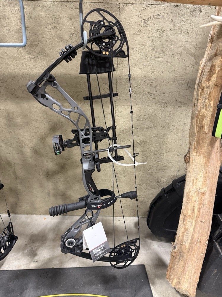 Bowtech Amplify Right Hand Compound Bow With Pkg – Grey/Black