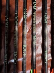 10 BEMAN ICS 400 VENTURE CARBON ARROWS WITH VANES,TIPS/BROADHEADS FOR BOWHUNTING