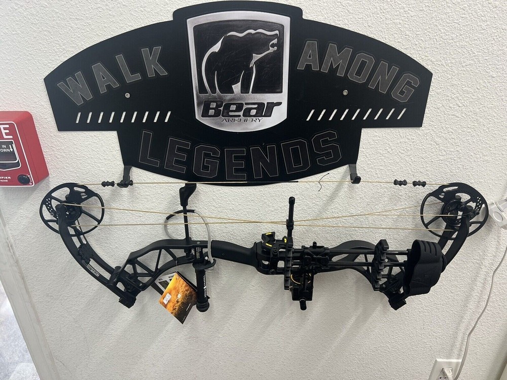 Bear Resurgence Compound Bow RH 25.5-31″ 55-70# NEW IN BOX