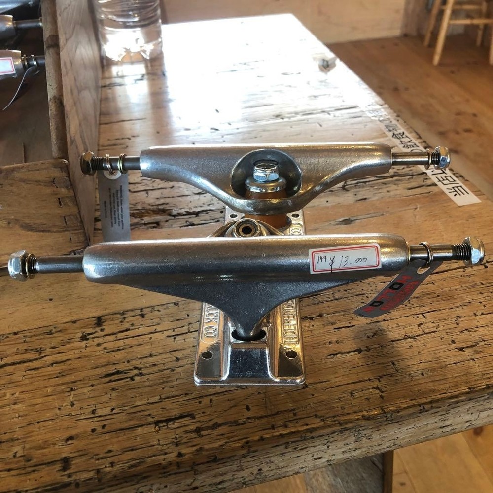 Independent Stage 11 144 SIlver Truck