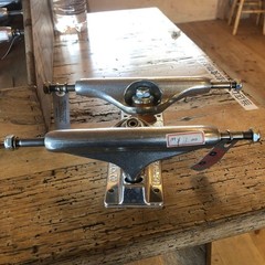 Independent Stage 11 144 SIlver Truck