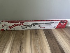 Red Ryder Carbine Daisy 650 Shot «A Christmas Wish» BB Gun w/ Compass Sundial