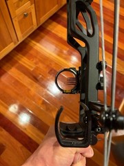 Elite Option 7 Complete Package RH 60lb w/ 12 arrows and 9 Exodus 100gr BH tips