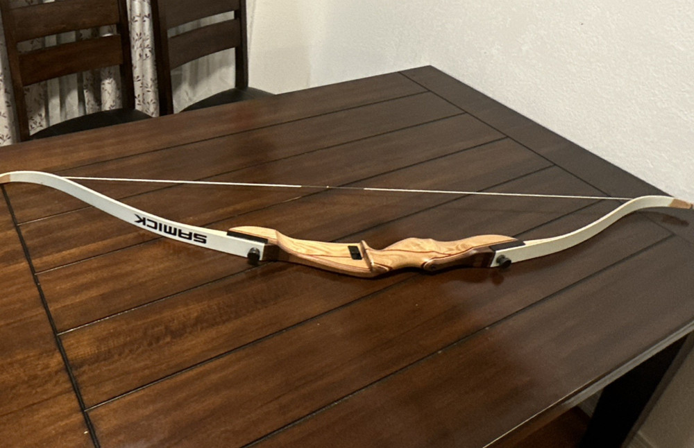 Samick Polaris Takedown Recurve Bow 62in 22lb 28in Draw Youth Target Ambi