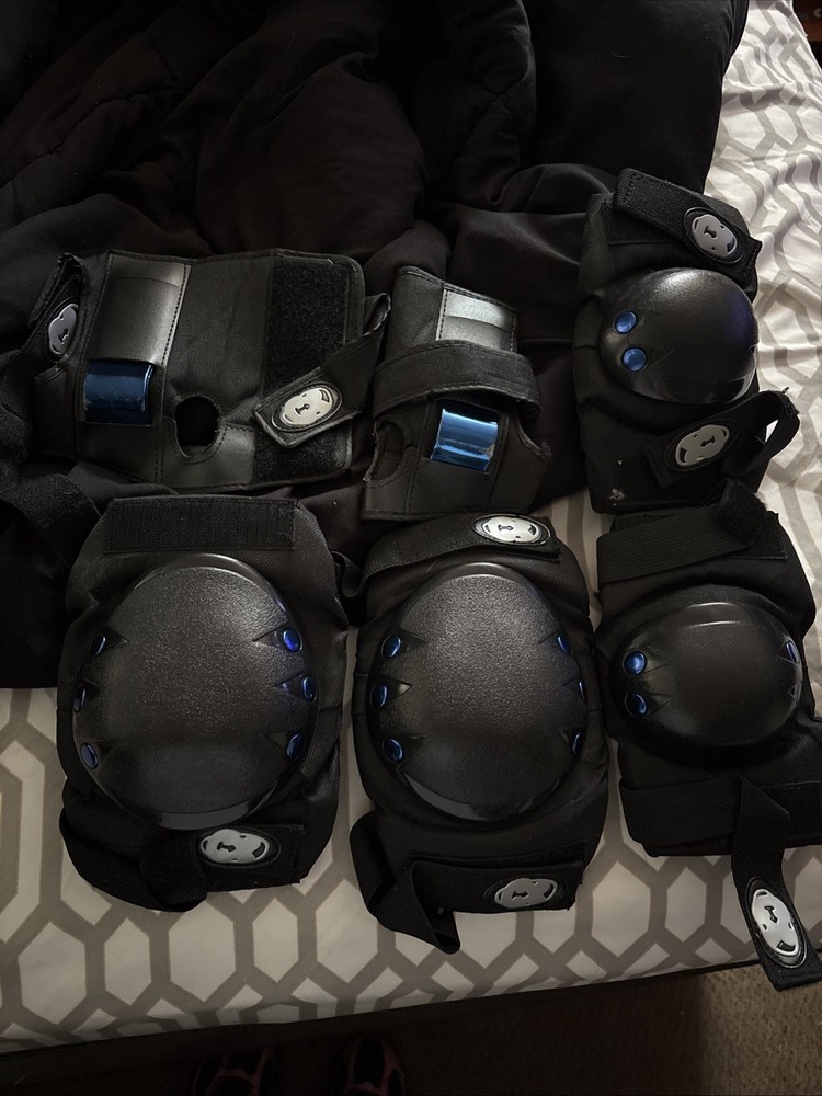 Men’s Size Medium Skate Knee Pads Protective Gear Black