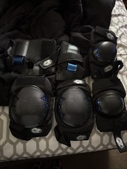 Men’s Size Medium Skate Knee Pads Protective Gear Black