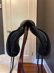 Richard Castelow dressage saddle. 17.5″ Seat, Med Tree, 16.5” Flap Length,
