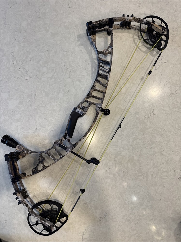 Hoyt VTM 34 RH 70# Sitka Camo Compound Bow
